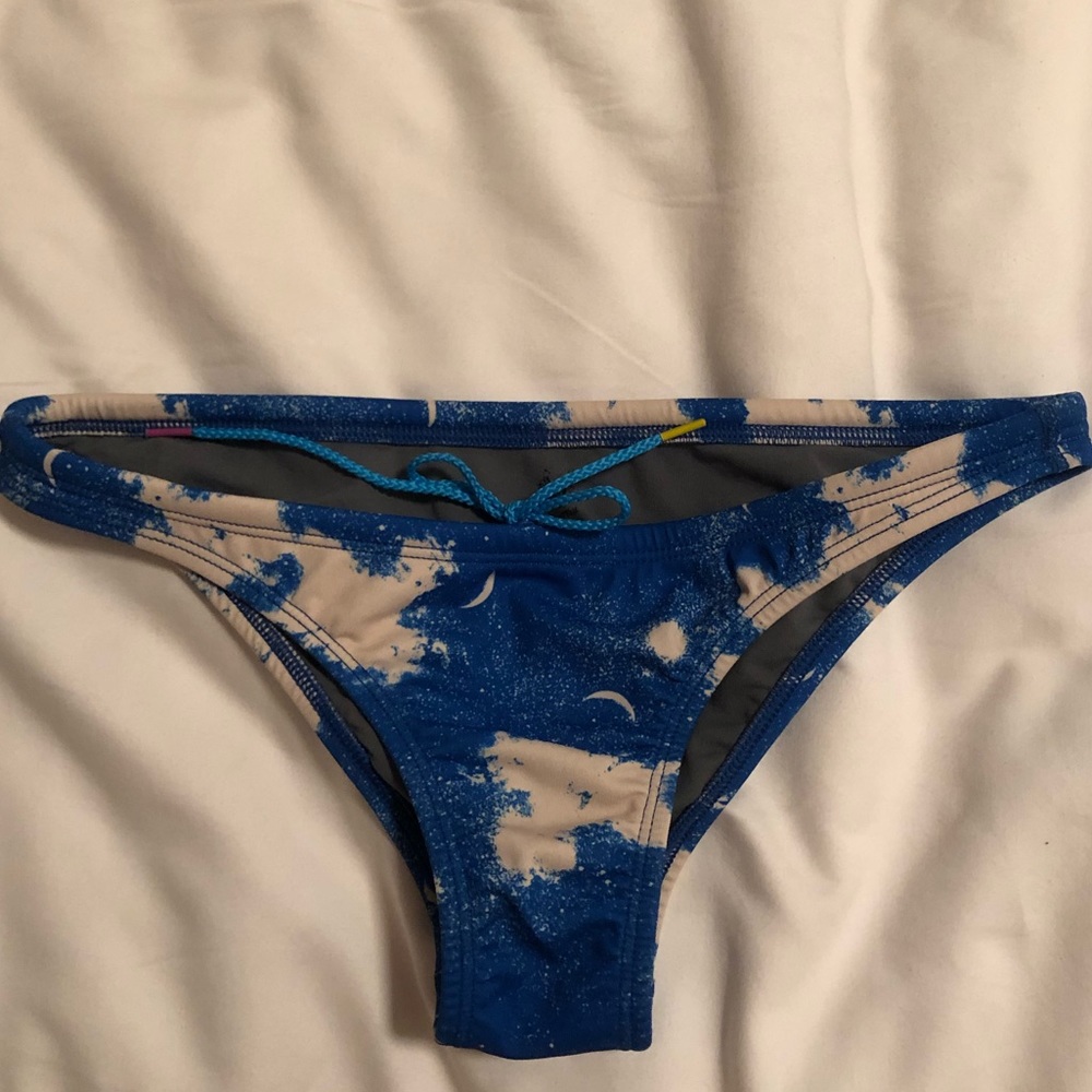 JOLYN BOTTOMS- nightswing print